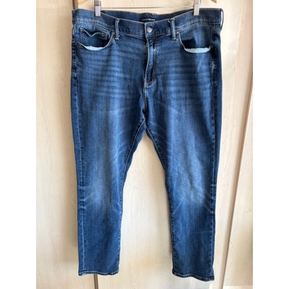 Lucky Brand Mens 410 Athletic Straight Blue Jeans Size 38W x 32L (30" inseam)